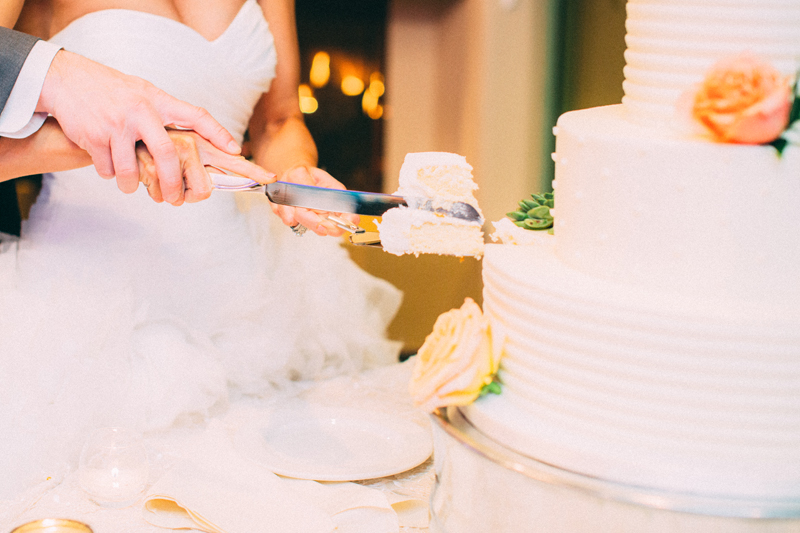 cake-cutting-scottsdale-wedding